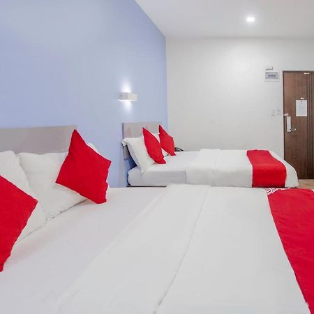 Oyo 637 Fox Hotel Bandar Quezon Luaran gambar
