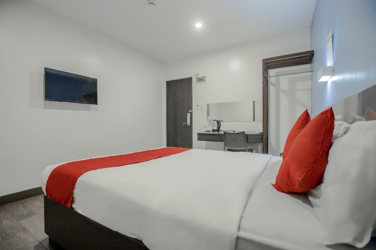 Oyo 637 Fox Hotel Bandar Quezon Luaran gambar