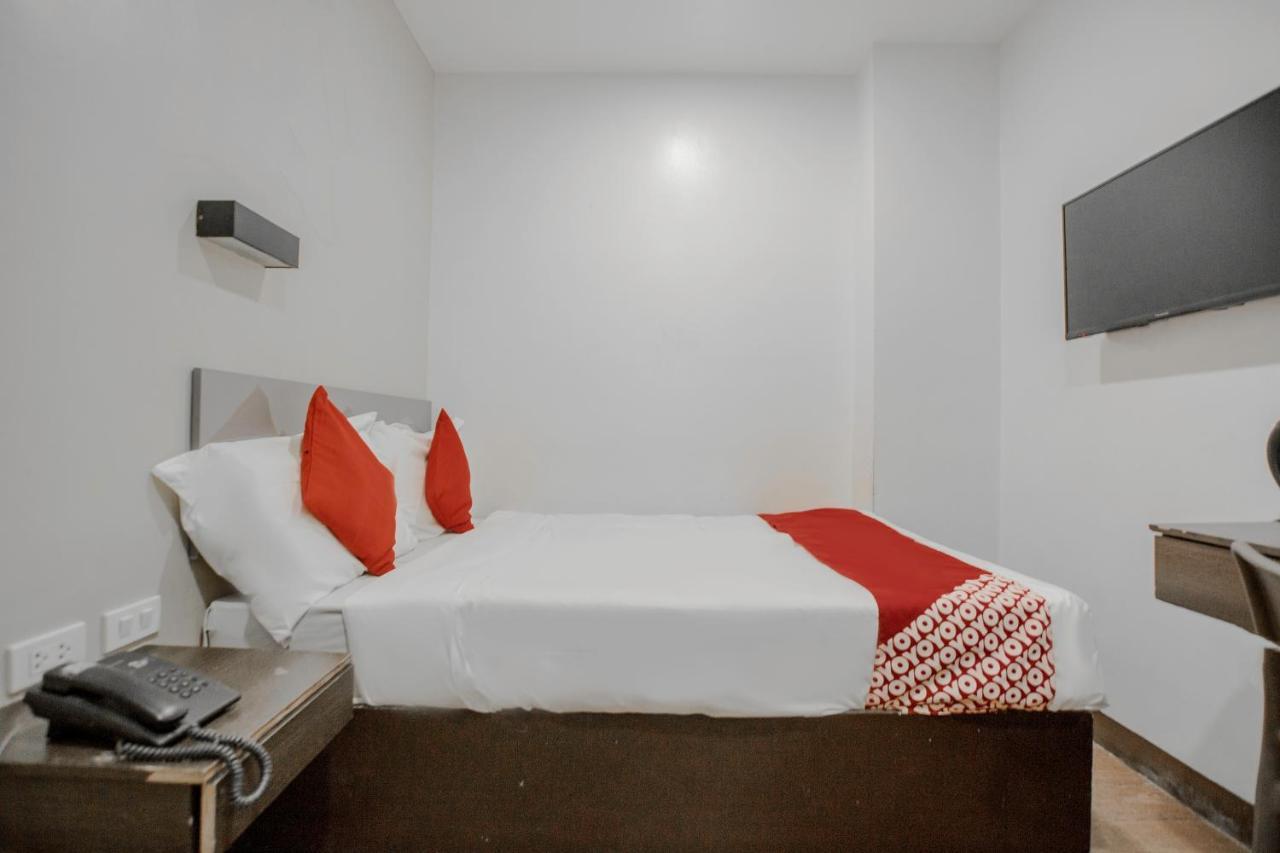 Oyo 637 Fox Hotel Bandar Quezon Luaran gambar