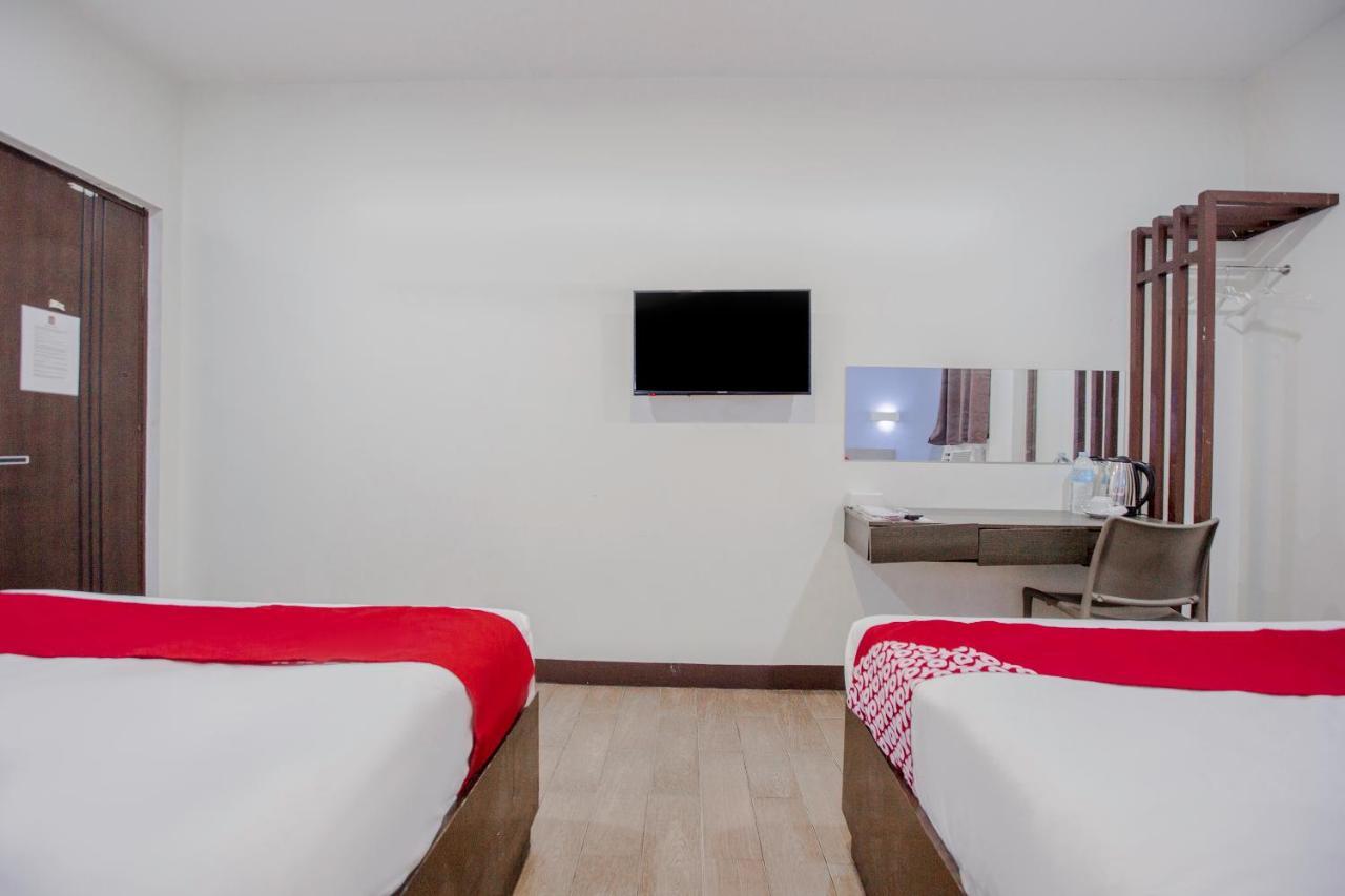 Oyo 637 Fox Hotel Bandar Quezon Luaran gambar