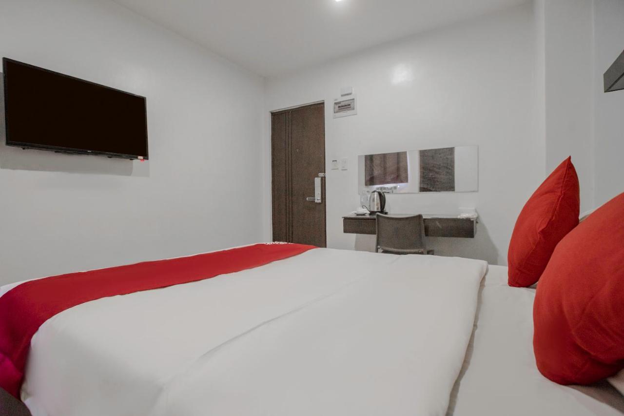 Oyo 637 Fox Hotel Bandar Quezon Luaran gambar