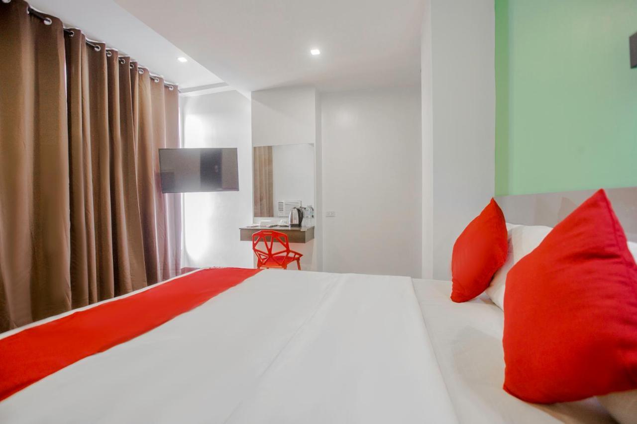 Oyo 637 Fox Hotel Bandar Quezon Luaran gambar