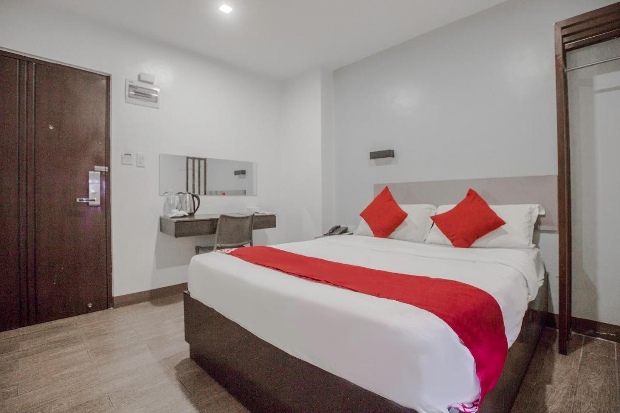 Oyo 637 Fox Hotel Bandar Quezon Luaran gambar