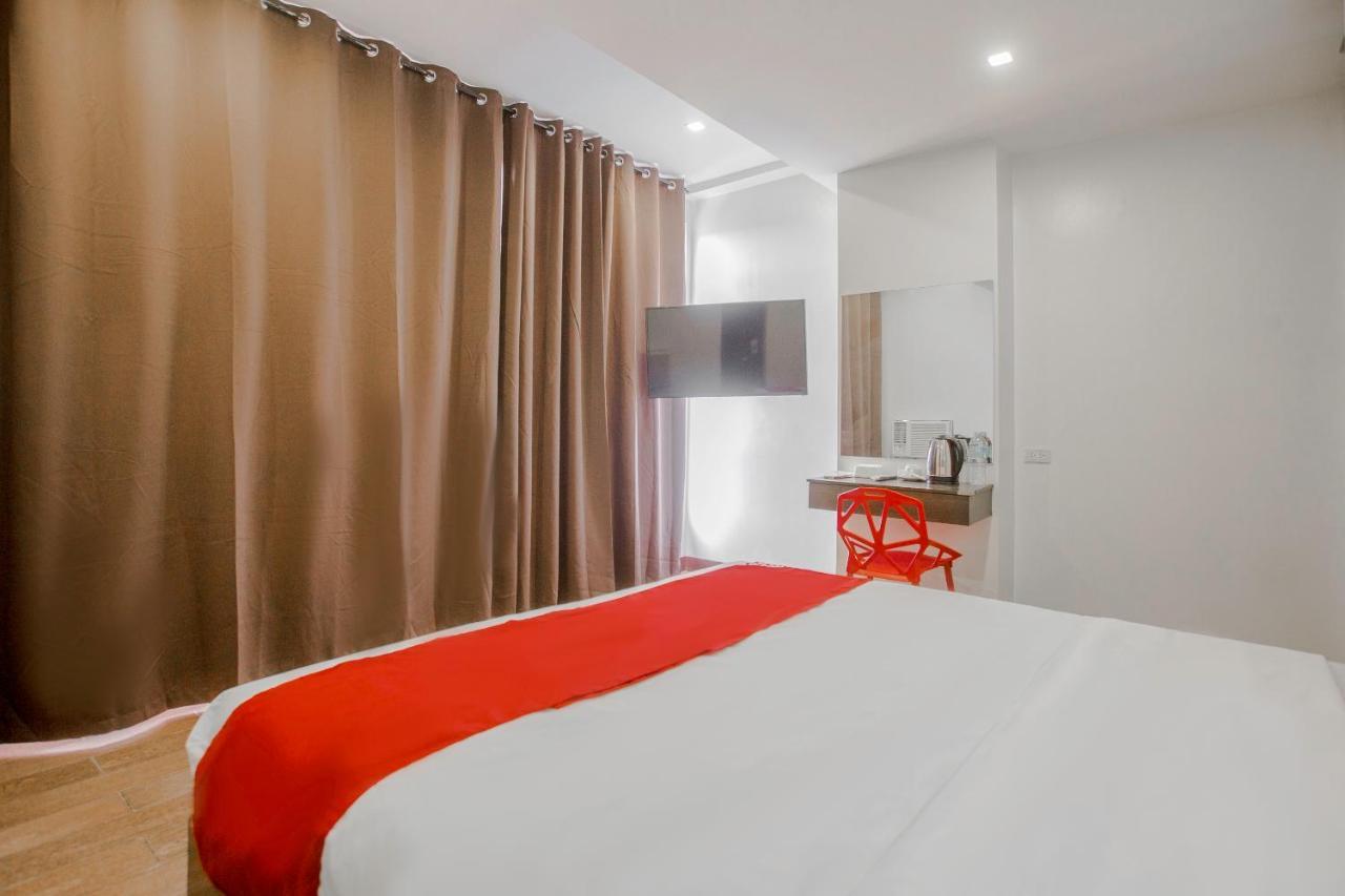 Oyo 637 Fox Hotel Bandar Quezon Luaran gambar
