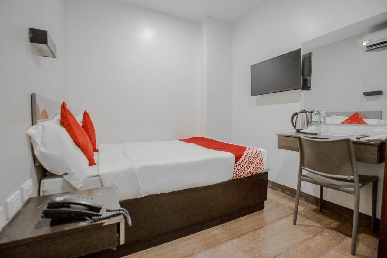 Oyo 637 Fox Hotel Bandar Quezon Luaran gambar
