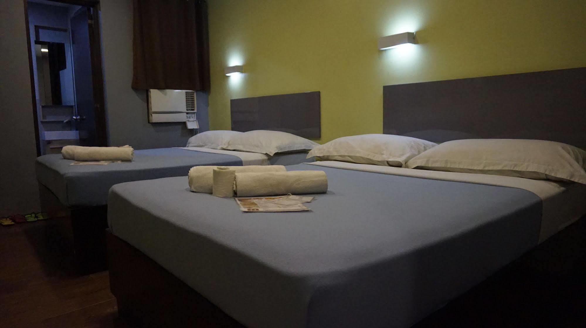 Oyo 637 Fox Hotel Bandar Quezon Luaran gambar