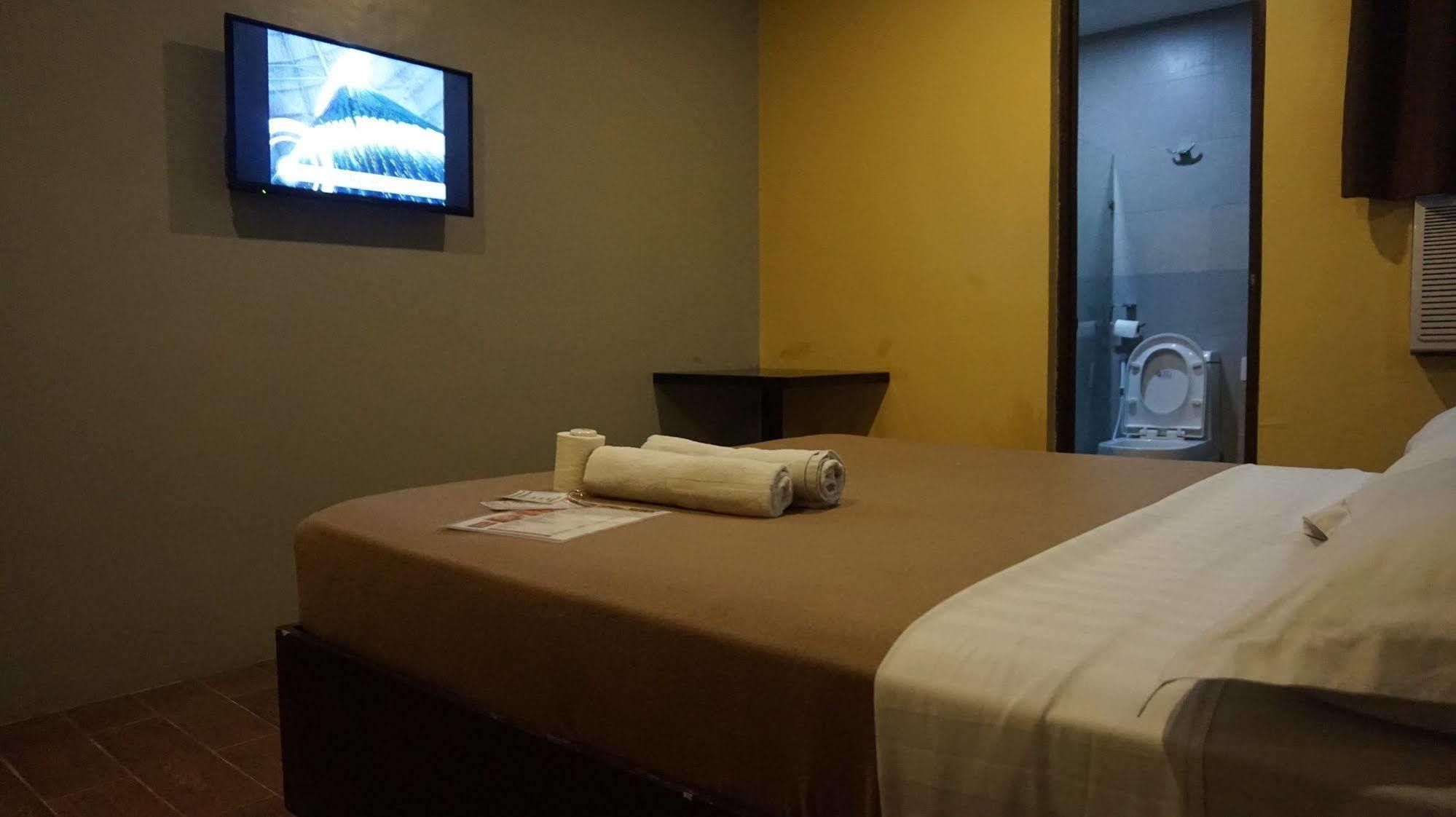 Oyo 637 Fox Hotel Bandar Quezon Luaran gambar