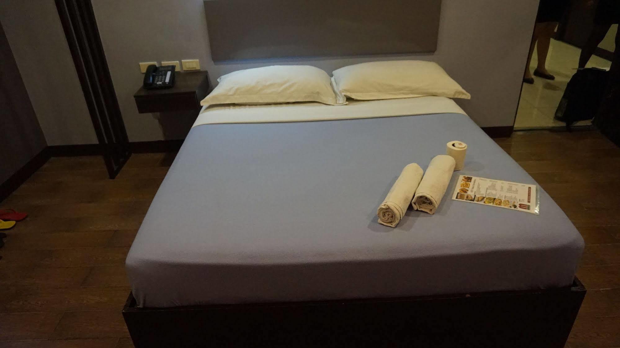 Oyo 637 Fox Hotel Bandar Quezon Luaran gambar