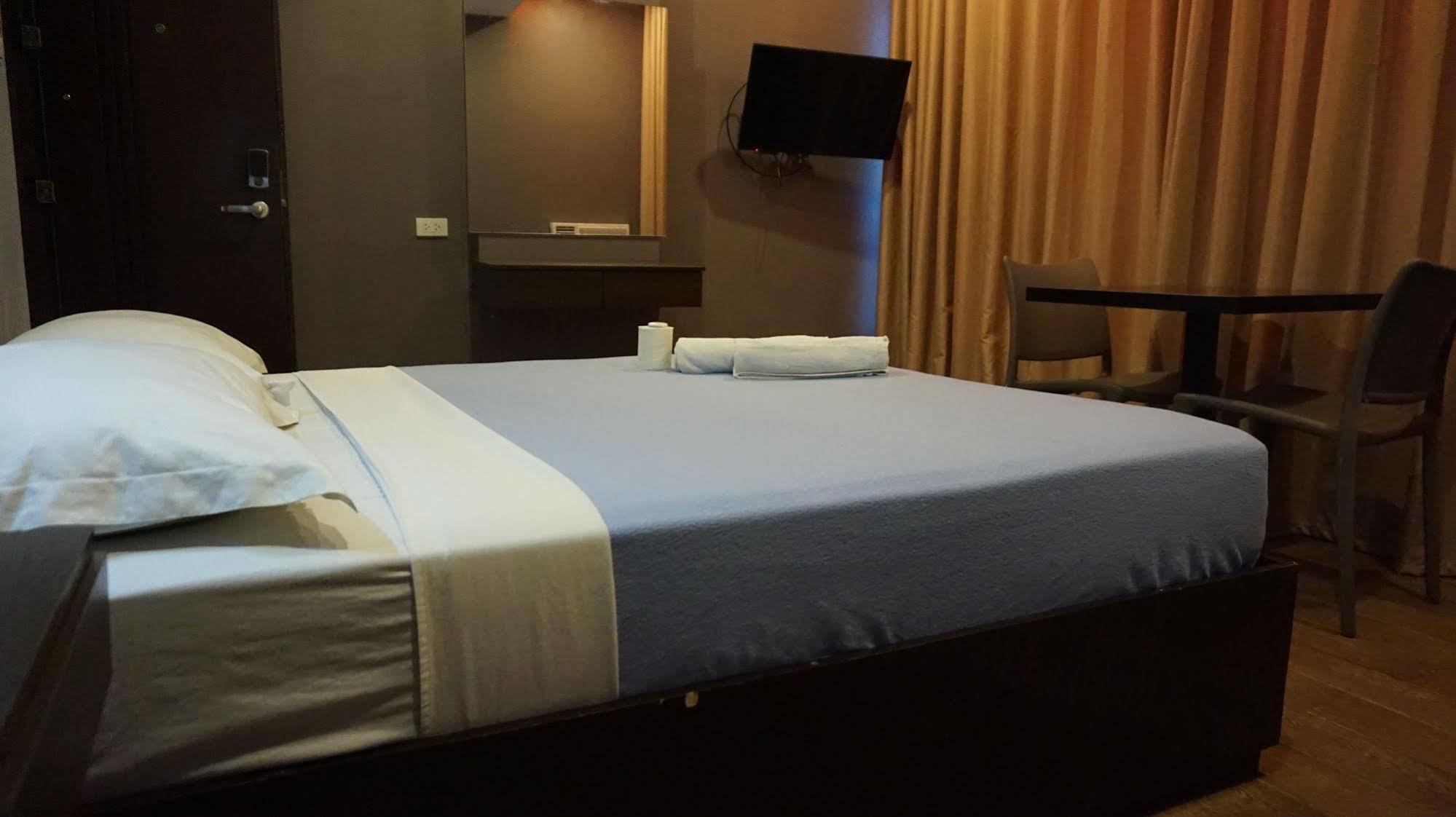 Oyo 637 Fox Hotel Bandar Quezon Luaran gambar