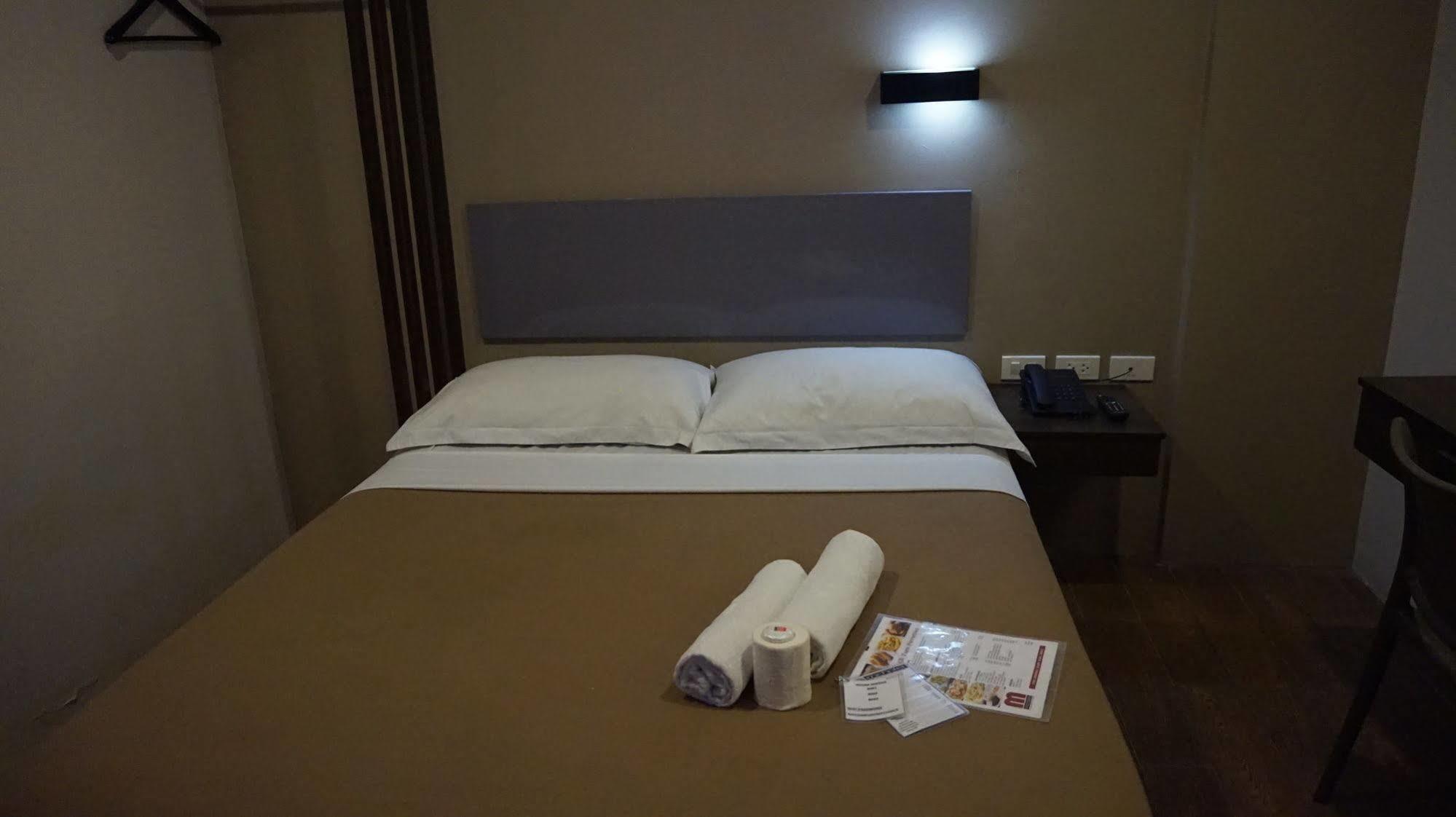 Oyo 637 Fox Hotel Bandar Quezon Luaran gambar