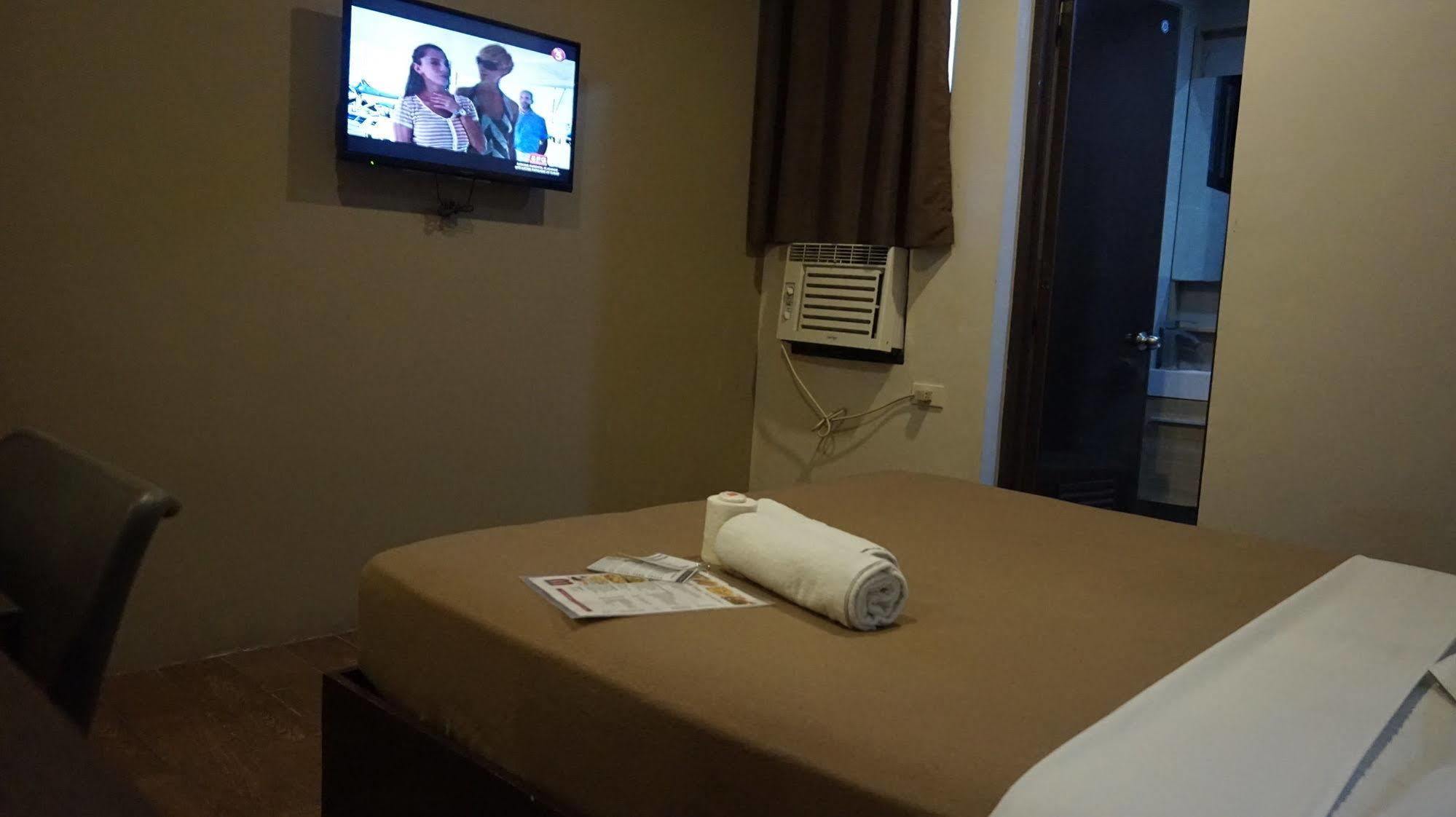 Oyo 637 Fox Hotel Bandar Quezon Luaran gambar