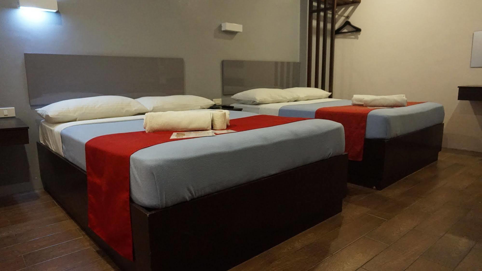 Oyo 637 Fox Hotel Bandar Quezon Luaran gambar