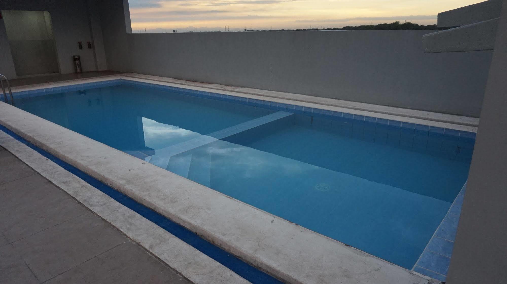 Oyo 637 Fox Hotel Bandar Quezon Luaran gambar